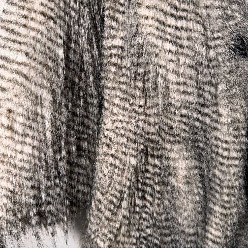 Guess Ladies Faux Fur 3/4 Sleeve Jacket Black & White Fur Size Medium - Picture 7 of 16